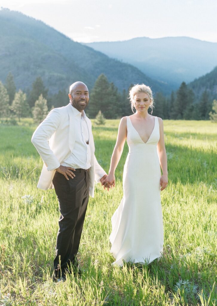A summer wedding in Missoula, Montana. Explore this intimate Montana wedding photographed by a documentary wedding photographer.