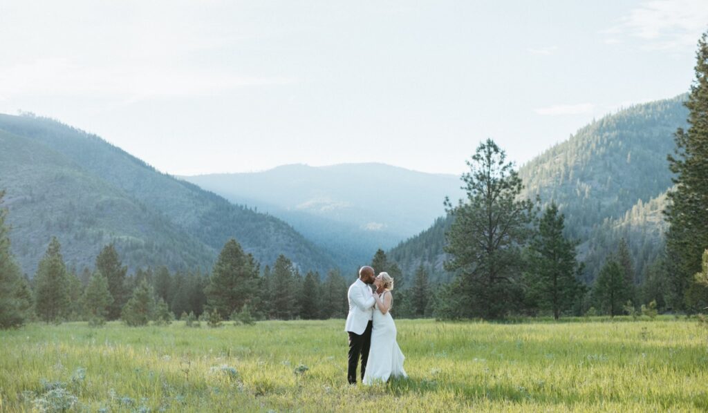 A summer wedding in Missoula, Montana. Explore this intimate Montana wedding photographed by a documentary wedding photographer.